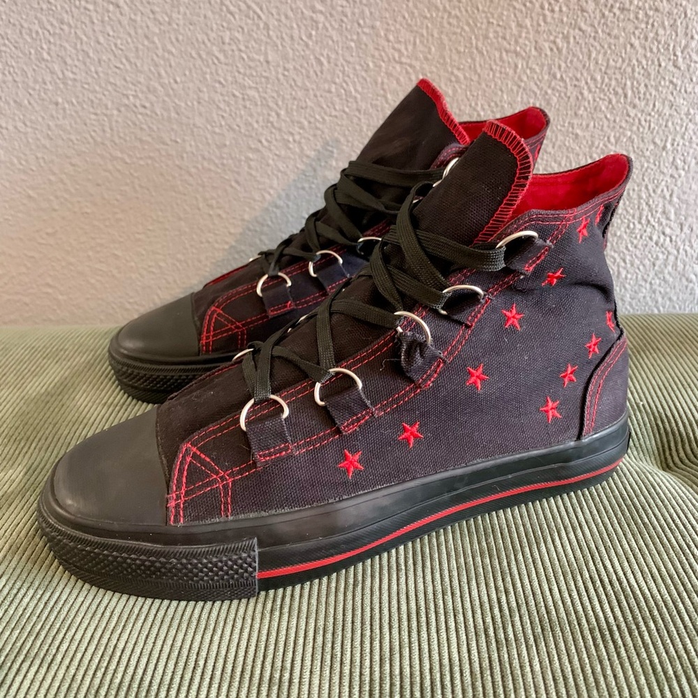 Demonia Deviant-105 Black High Top Sneakers.